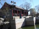 Beijingbor som tranar operasang i Longtanparken
