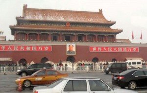 Maos porträtt ovanför ingången till Den Förbjudna Staden
